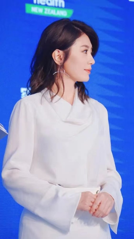 賈靜雯最新發(fā)型圖片，時(shí)尚變遷與個(gè)人觀(guān)點(diǎn)解析