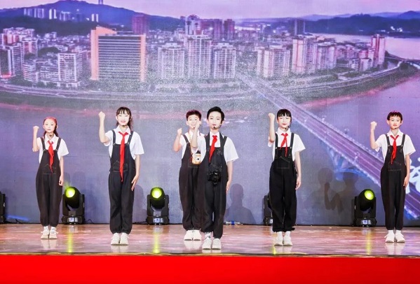 文化與時(shí)尚交融，最新廣場(chǎng)舞曲引領(lǐng)2024風(fēng)尚