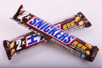 士力架最新廣告臺詞，時(shí)代印記的力量之源