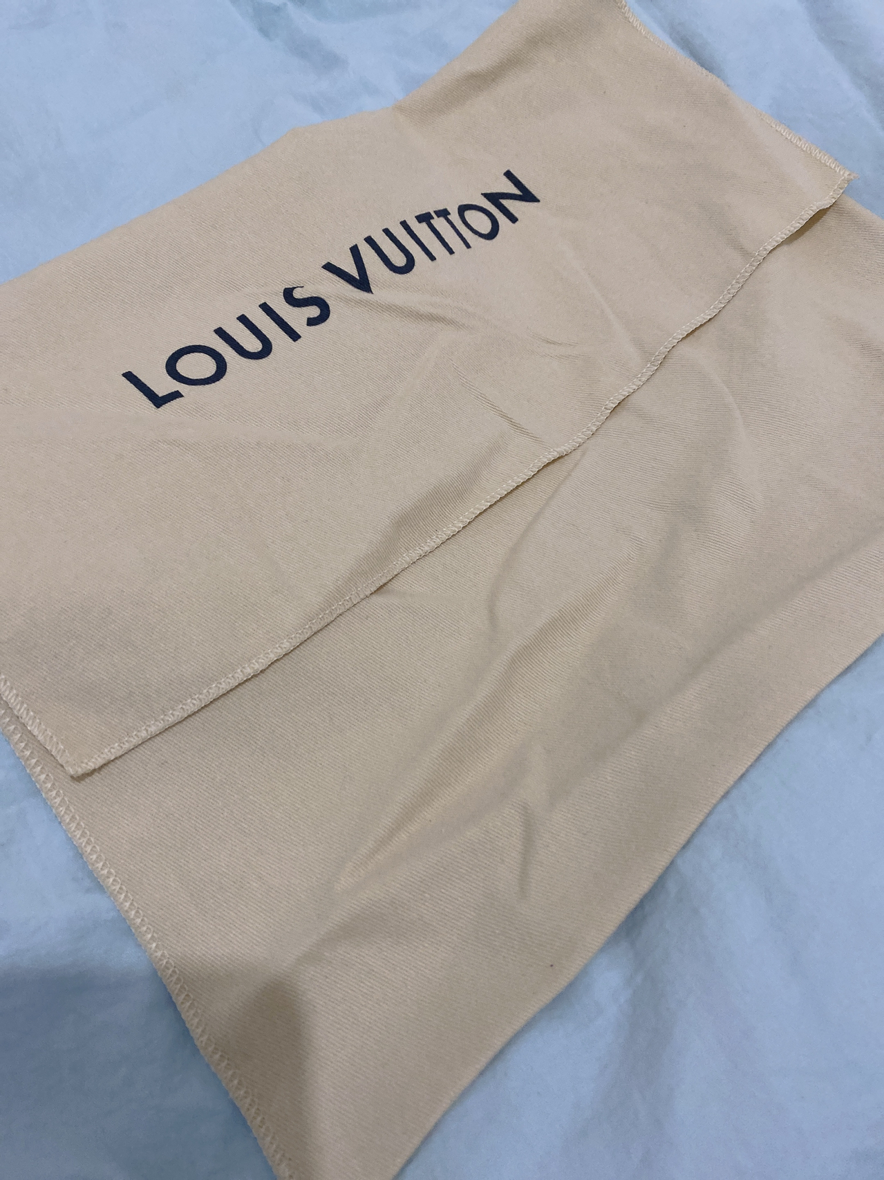 LV最新防塵袋，時(shí)尚界的秘密武器，保護你的珍貴物品不受塵埃侵擾??