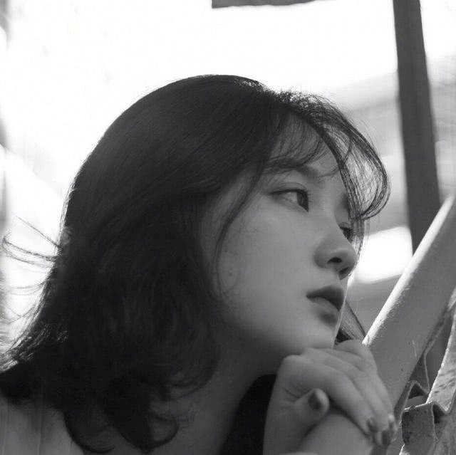 最新潮流前線(xiàn)，展現獨特個(gè)性的時(shí)尚風(fēng)采！