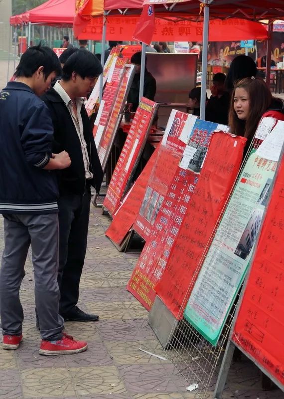 豐城最新晉工招聘，小巷中的獨特機遇，探索職業(yè)新篇章！