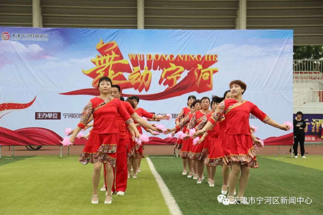 雪山姑娘的獨特風(fēng)情，最新水兵舞在小巷深處的展現