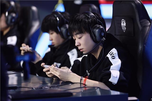 KPL秋季賽最新戰報，賽場(chǎng)風(fēng)云激蕩，觀(guān)點(diǎn)探析全面呈現