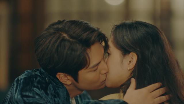 最新吻戲心動(dòng)瞬間，甜蜜愛(ài)情誓言的每一吻！