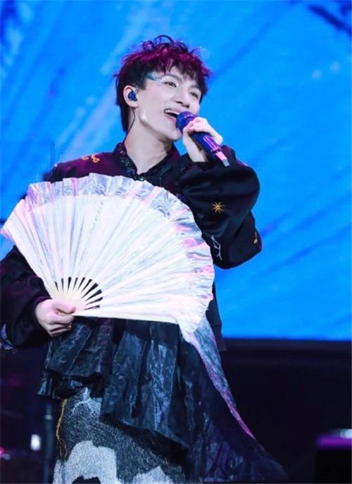 火花最新歌曲，自然美景之旅，探尋內心的平和寧靜