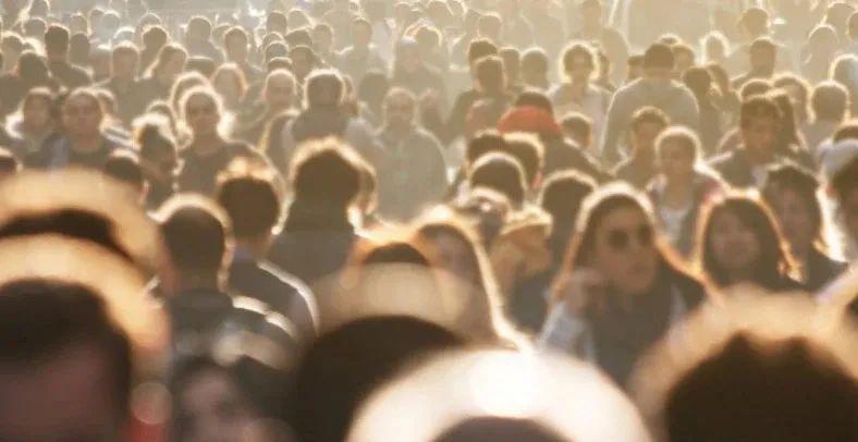 最新疫情復陽(yáng)背景下，變化中的學(xué)習與自信成就的力量鑄就新篇章