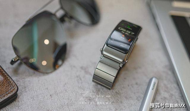 華為最新款手環(huán)，愛(ài)的日常，溫馨的陪伴紐帶