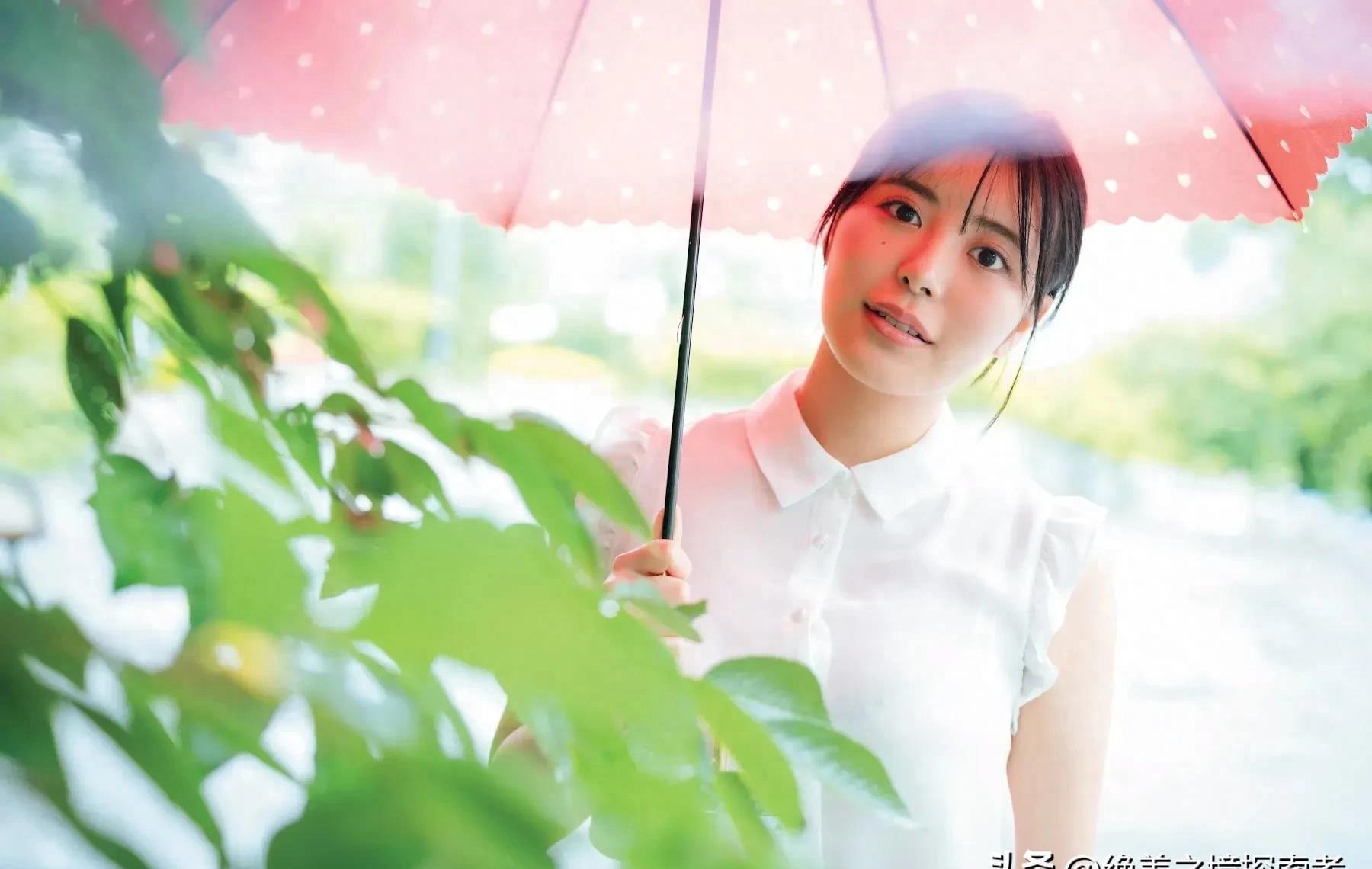 科技新品重塑時(shí)尚舞臺，模特泳裝比賽體驗未來(lái)魅力之旅