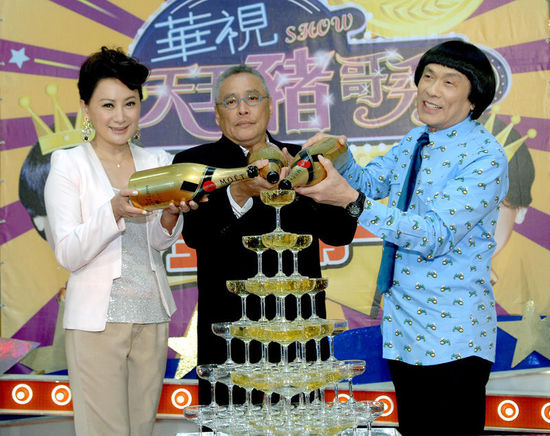 豬哥亮陳亞蘭最新動(dòng)態(tài)揭秘，小巷美食寶藏大揭秘！