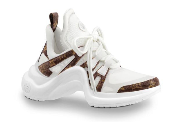 最新款LV女鞋登場(chǎng)，時(shí)尚巔峰之作閃耀亮相