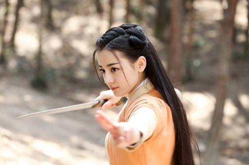 秦時(shí)明月新登場(chǎng)女俠角色——科技之光，生活之路的照亮者