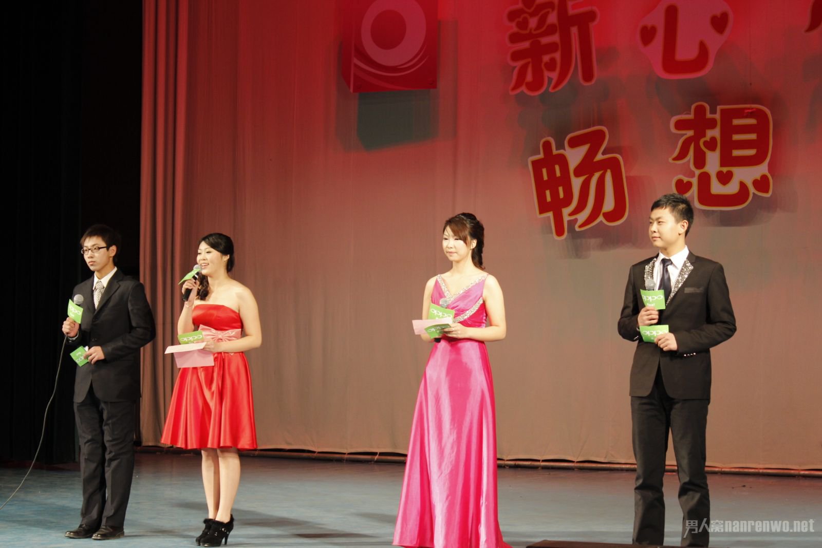 引領(lǐng)時(shí)代風(fēng)尚的舞臺之韻，最新主持詞精選集