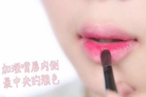 最新口紅涂法教程，輕松打造完美唇妝技巧