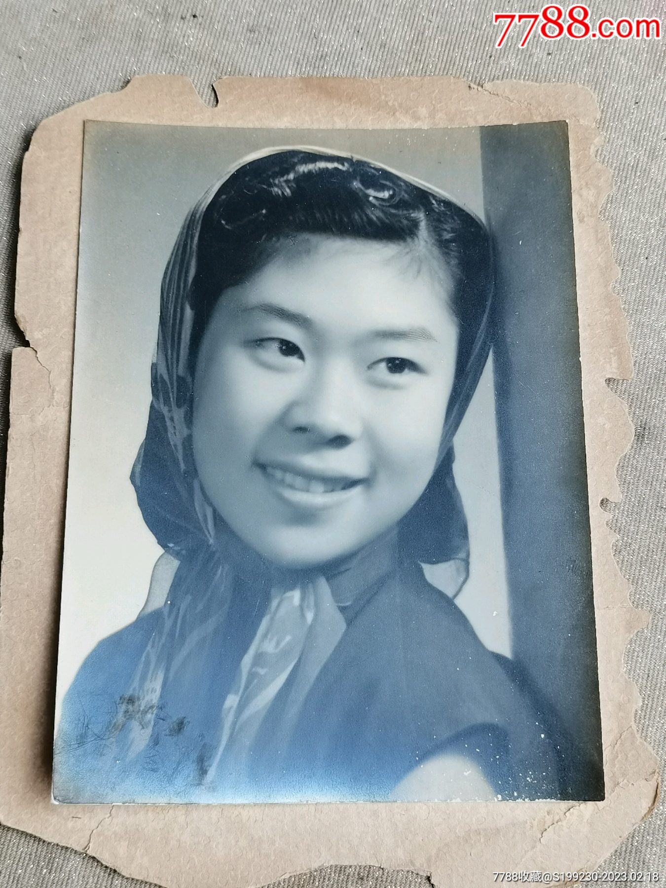 美女老照片的魅力，歷久彌新，時(shí)光見(jiàn)證美麗風(fēng)采
